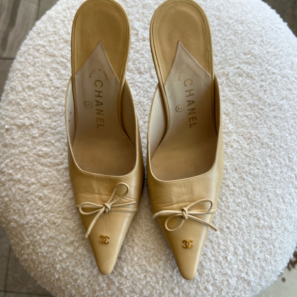 Vintage Chanel CC Beige Leather Bow Mule Heels